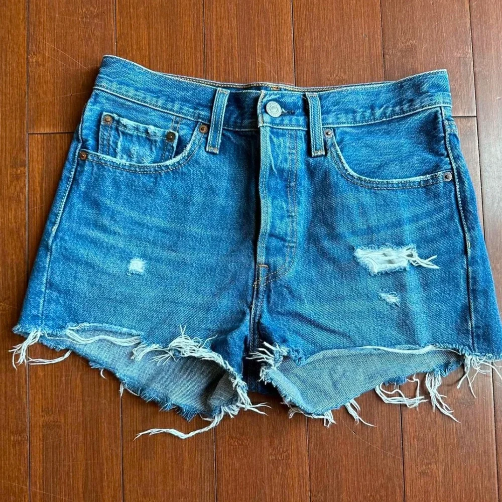 Distressed Denim Shorts‎